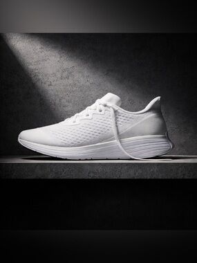 NWT Lane Eight Unisex Relay Trainer Athletic Tennis Shoe - White - Size W 9